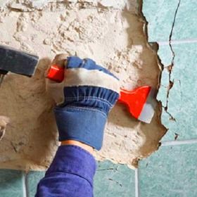 Демонтаж старого кафеля в ванной Калуге